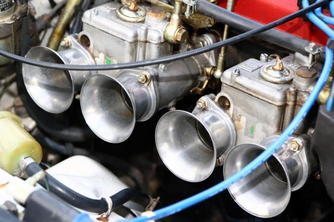 いまの新車からは消えた 化石技術 だがハマると抜け出せない キャブレター の魅力 自動車情報 ニュース Web Cartop