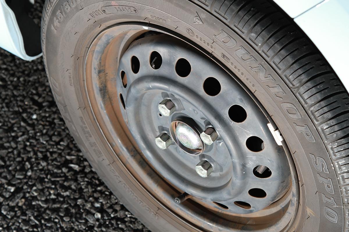 正式名称 俗称 スチールホイールはなぜ 鉄チン と呼ばれるのか 自動車情報 ニュース Web Cartop 正式名称 俗称 スチールホイールはなぜ 鉄チン と呼ばれるのか 自動車情報 ニュース Web Cartop