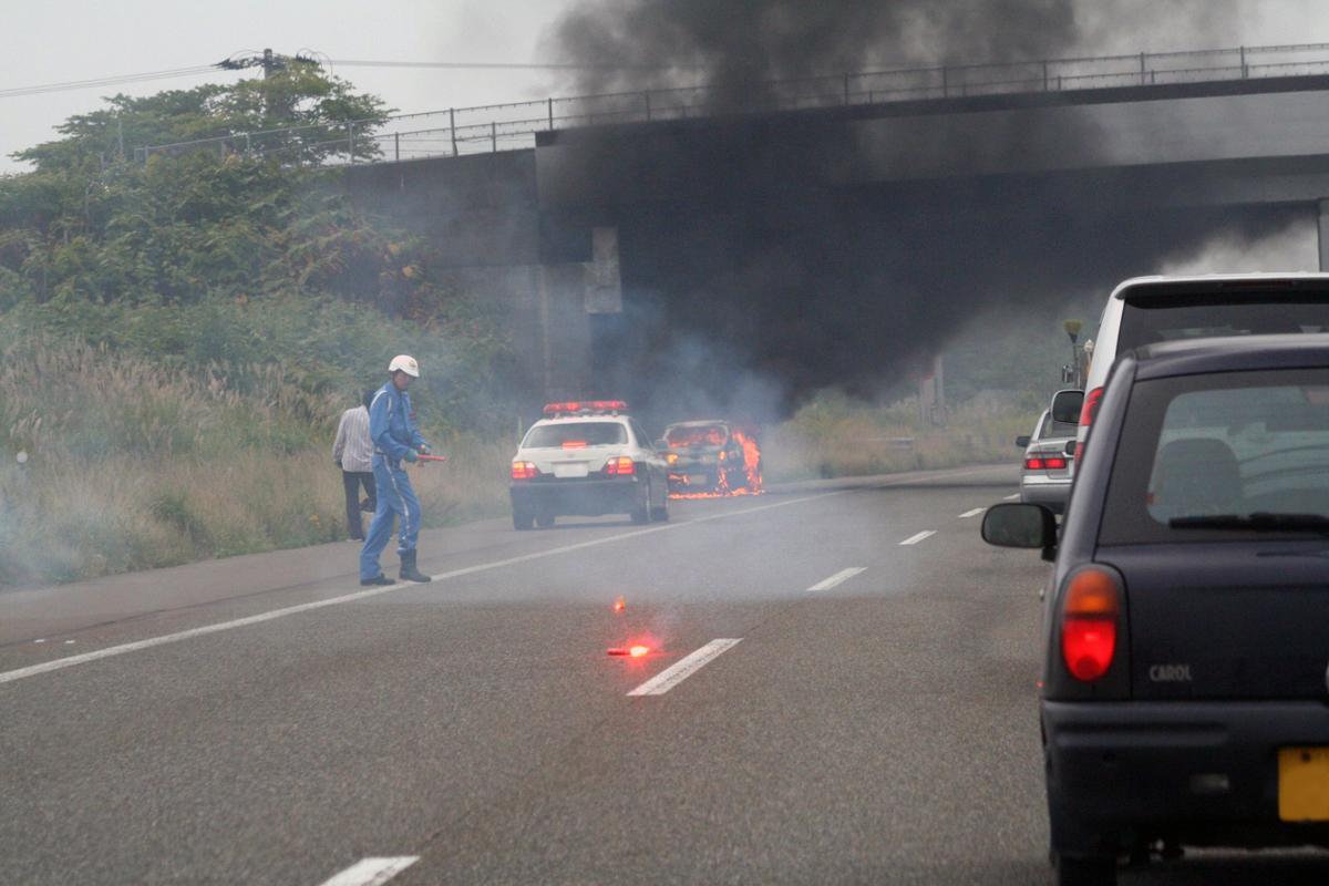 クルマのブレーキから火や煙が出た そもそもブレーキは燃えても大丈夫なのか 自動車情報 ニュース Web Cartop 2ページ目