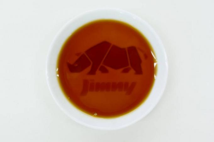 ジムニーのロゴが浮かび上がるしょうゆ皿が発売