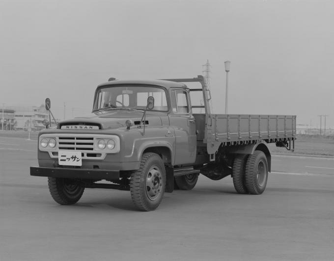 日産エンブレムに歴史あり 歴代の種類を纏った代表的な車で振り返る 自動車情報 ニュース Web Cartop