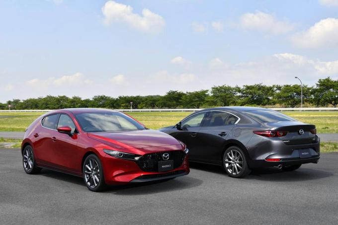 MAZDA3は外装も内装も美しい！　おすすめのカスタムパーツも紹介