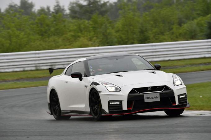 「GT-Rニスモ」や「WRX STI」も採用! クルマ好きが崇める「カーボンパーツ」の凄さ