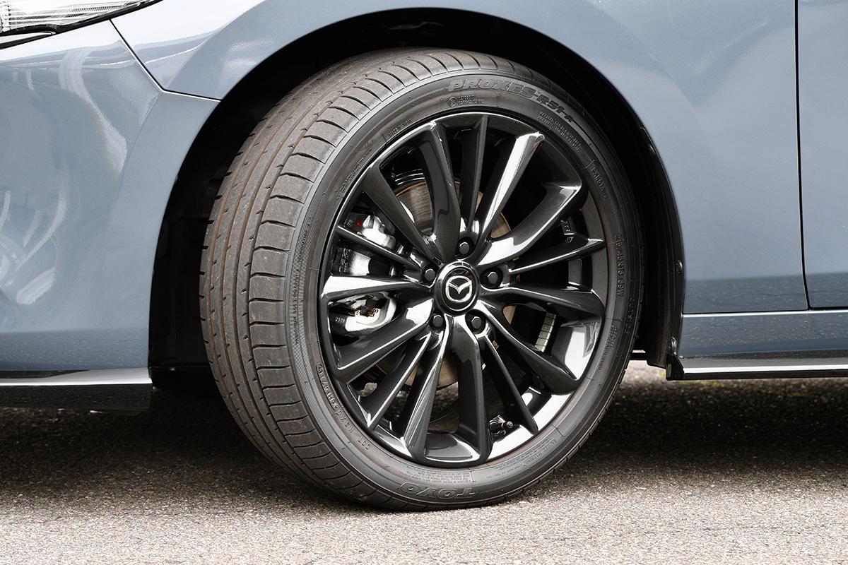 MAZDA3は外装も内装も美しい！ おすすめのカスタムパーツも紹介 自動車情報・ニュース WEB CARTOP 2ページ目