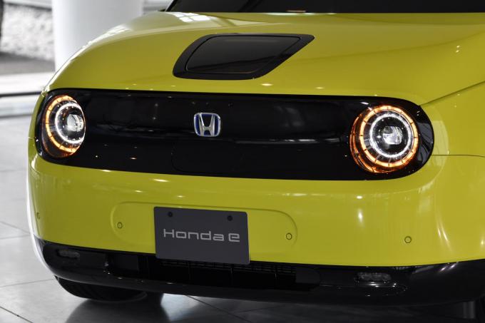 Honda eのフロントフェイス（黄色）