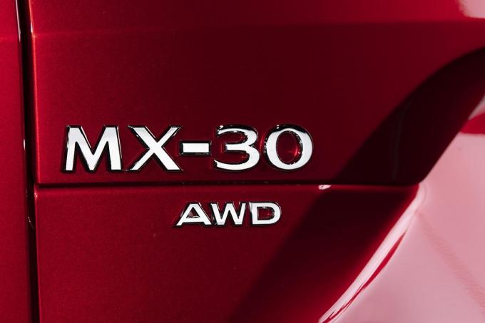 なぜ「CX」シリーズじゃない？　マツダの新型SUVが「MX」を名乗るワケ