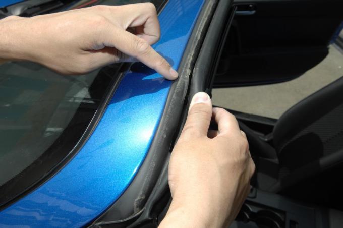 クルマの くたびれ感 は細部の汚れが原因 本当は手をかけるべき 洗車 で忘れられがちなポイント５つ 自動車情報 ニュース Web Cartop 2ページ目