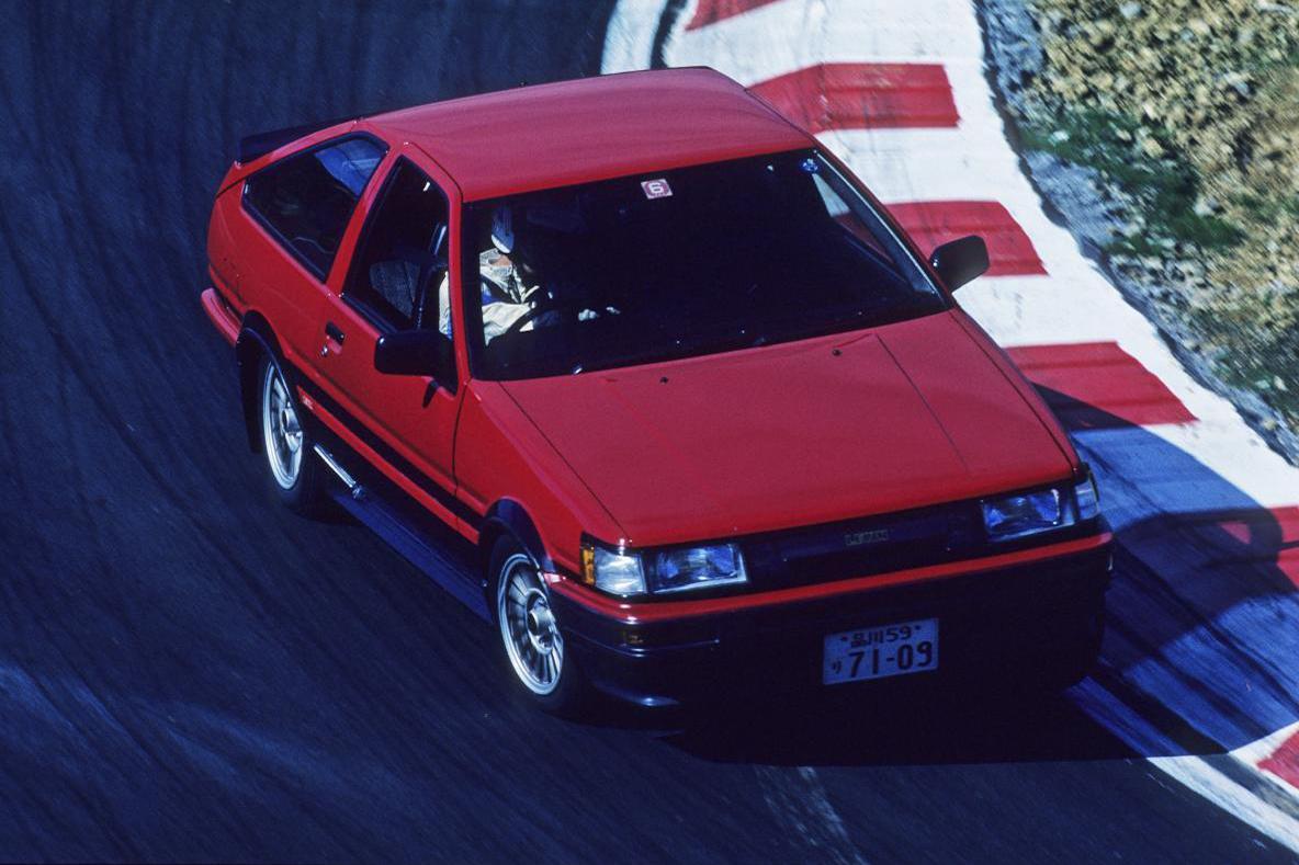 Ae86のレビン トレノはいまや神車 新車当時の価格や扱いは意外なほど 普通 だった 自動車情報 ニュース Web Cartop 2ページ目 Ae86のレビン トレノはいまや神車 新車当時の価格や扱いは意外なほど 普通 だった 自動車情報 ニュース Web Cartop 2ページ目