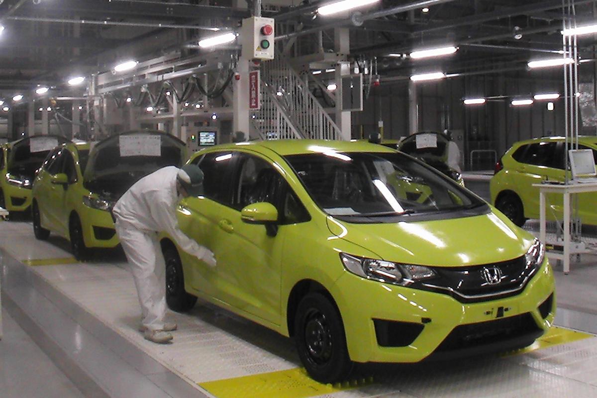 臨時駐車場にズラリ 人気新車 が並ぶ光景の謎 自動車メーカーが 大量在庫 をストックする理由 自動車情報 ニュース Web Cartop 2ページ目