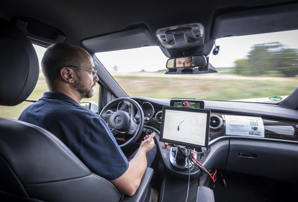 自動運転のイメージ01 〜 画像2