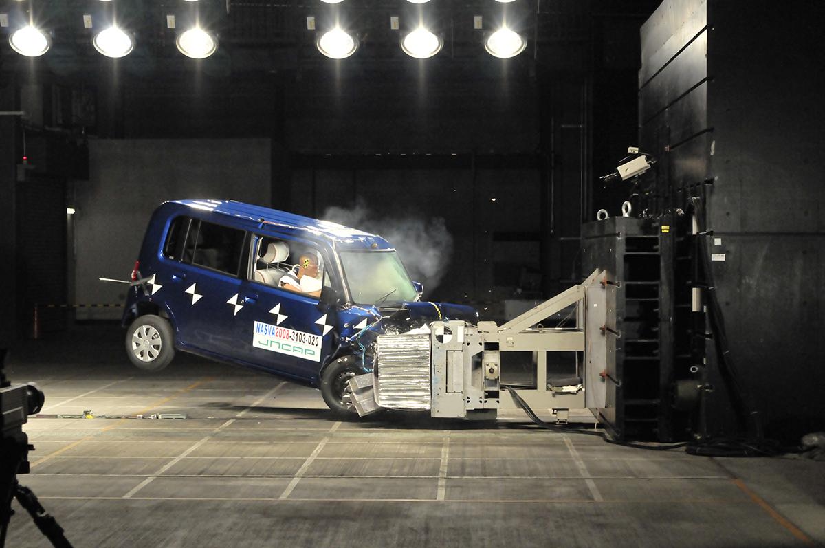 軽自動車が 危険 は車体サイズが原因じゃない レーシングドライバーが語る 問題点 とは 自動車情報 ニュース Web Cartop 軽自動車が 危険 は車体サイズが原因じゃない レーシングドライバーが語る 問題点 とは 自動車情報 ニュース Web Cartop