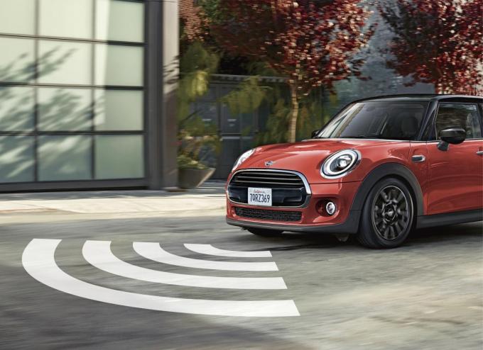 画像ギャラリー ミニクーパーに日本初導入のレッドカラーを身にまとった限定車 ローズウッドエディション 登場 画像4 自動車情報 ニュース Web Cartop