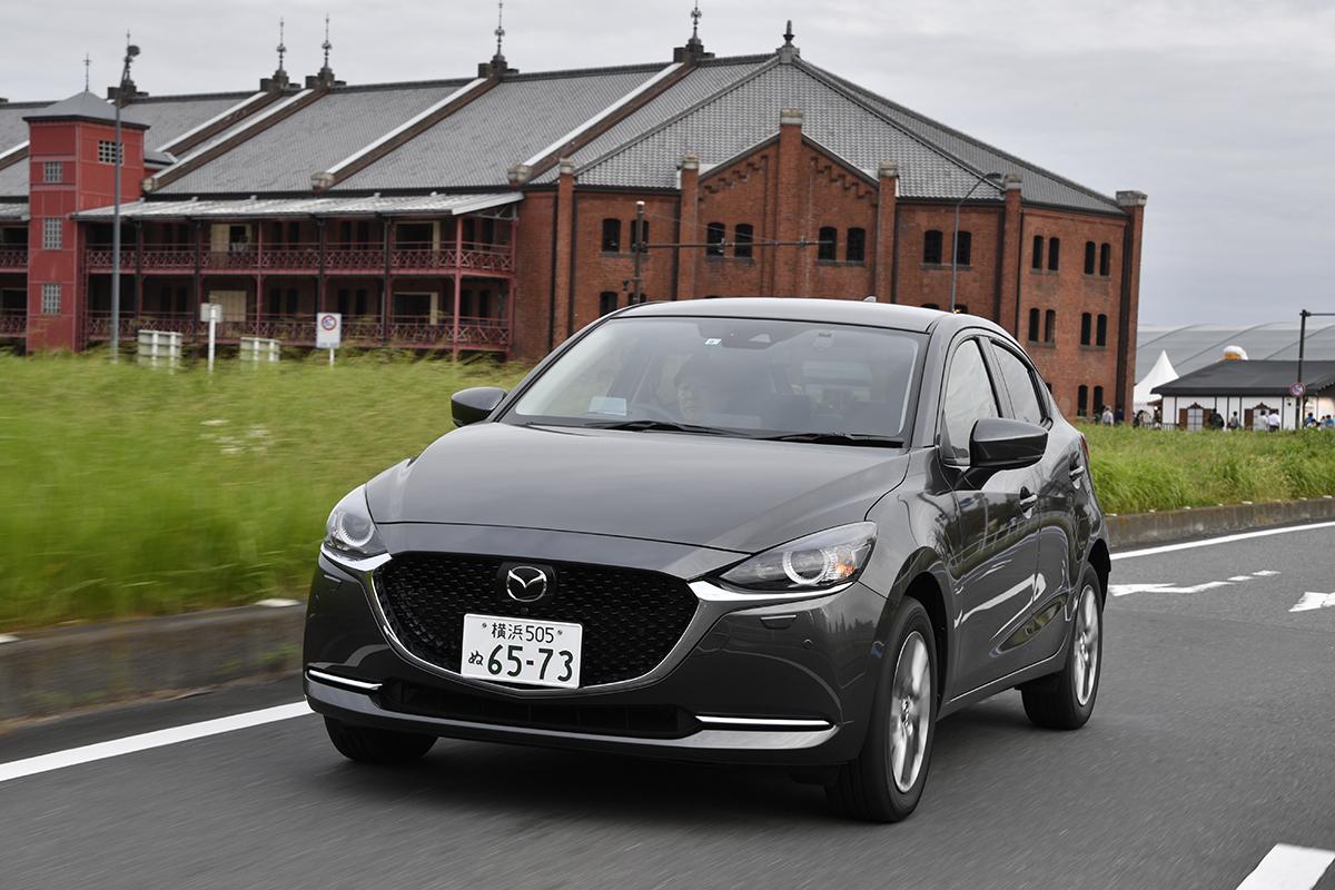 MAZDA2の走行シーン