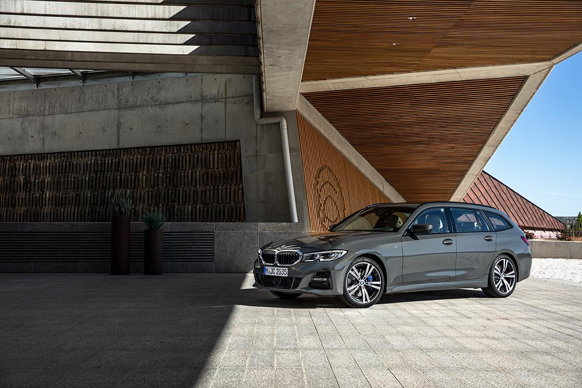 BMW3シリーズツーリングにエントリーモデル「318i」をラインアップに追加 〜 画像34