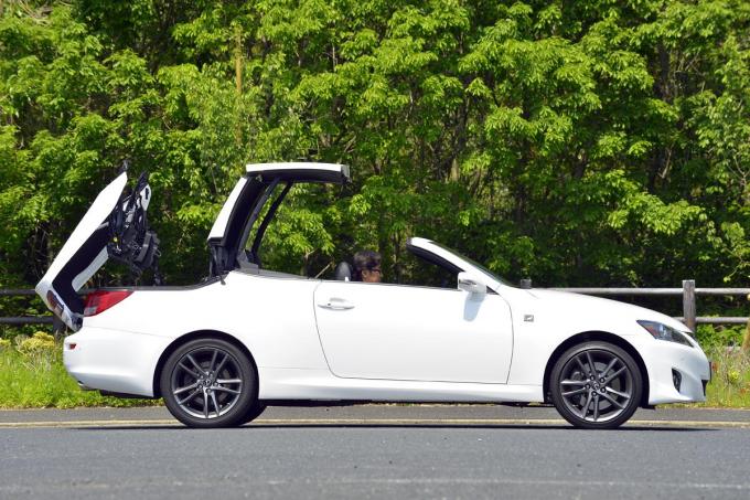 画像ギャラリー レアだけどじつは最高の選択 後席あり オープンカーがオススメの理由とは 画像2 自動車情報 ニュース Web Cartop 画像ギャラリー レアだけどじつは最高の選択 後席あり オープンカーがオススメの理由とは 画像2 自動車情報 ニュース Web Cartop