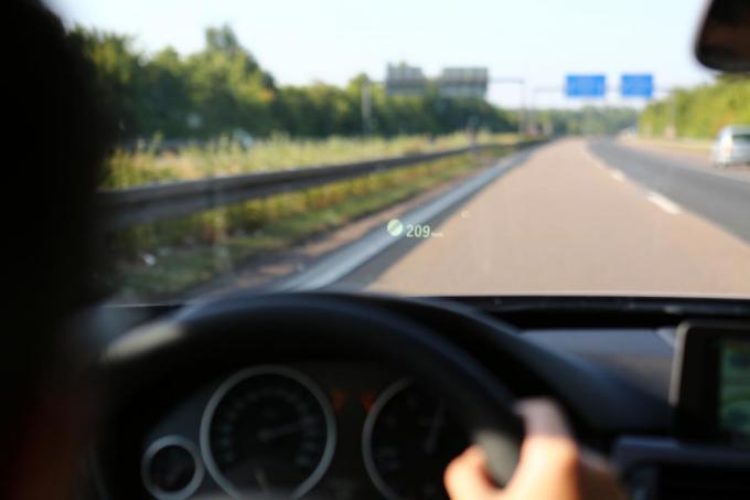 高速道路の 1km H は危険か否か レーシングドライバーが語る 運転者の意識 向上の必要性とは 自動車情報 ニュース Web Cartop 高速道路の 1km H は危険か否か レーシングドライバーが語る 運転者の意識 向上の必要性とは 自動車情報 ニュース Web Cartop