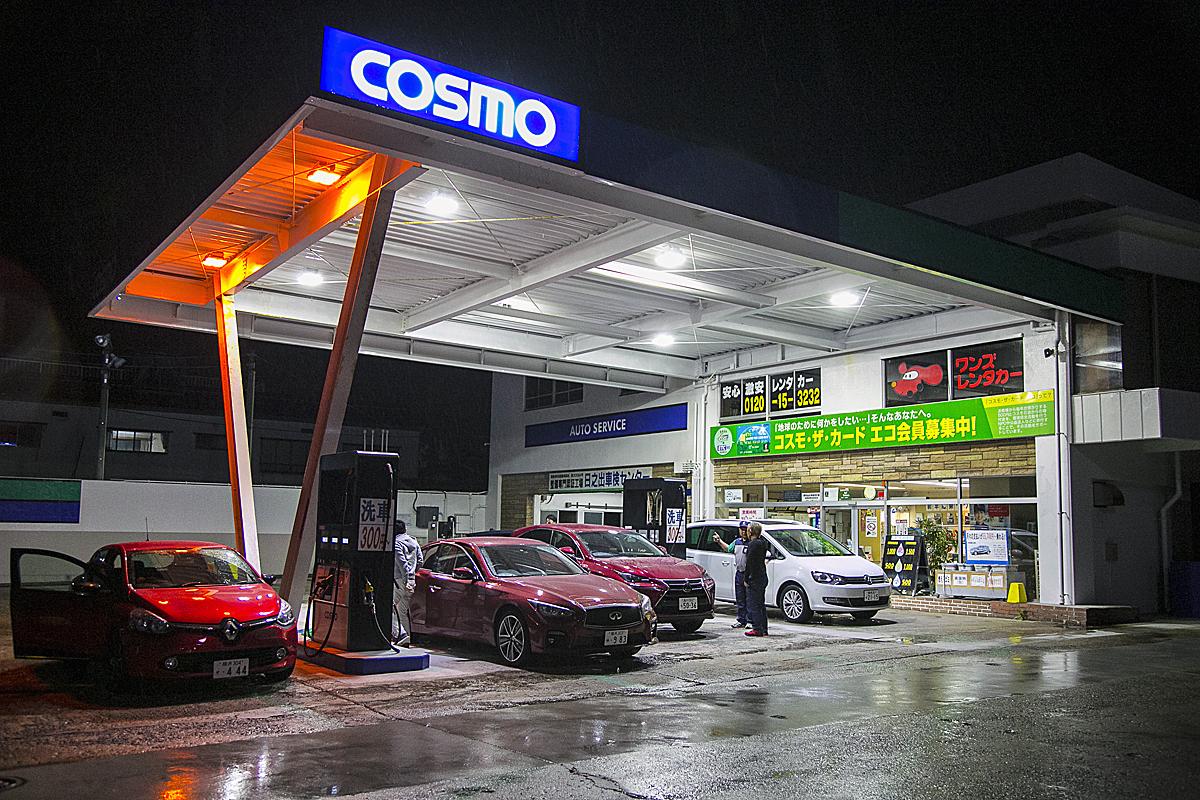 セルフガソリンスタンドは 完全セルフ ではなかった 見えないところでスタッフが行っている 作業 とは 自動車情報 ニュース Web Cartop