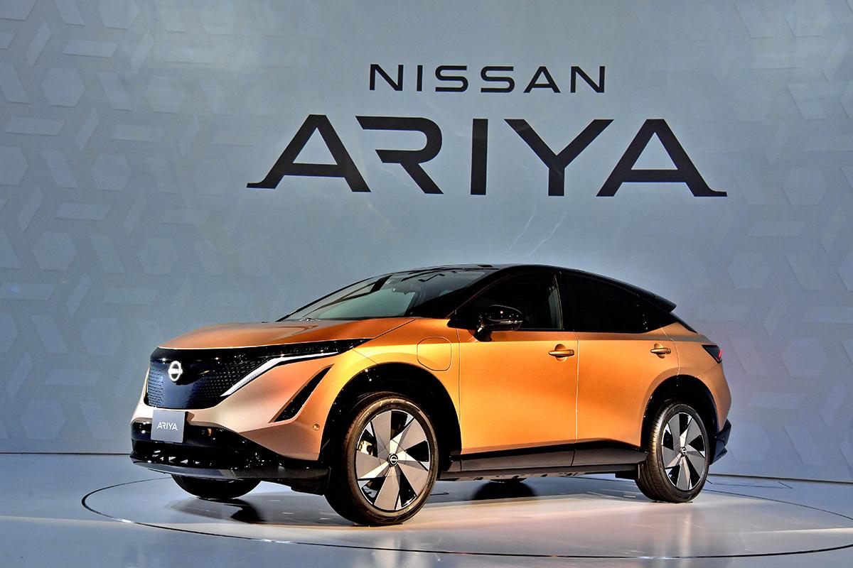 電動化の象徴 アリア とエンジンスポーツの雄 フェアレディz 両極端な２車は日産を救えるか 自動車情報 ニュース Web Cartop