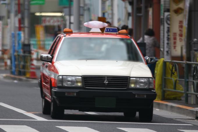 JPNタクシーの普及に暗雲！ いま「シエンタ」や「カムリ」のタクシーが 