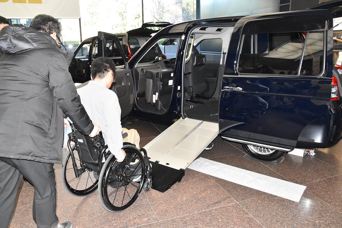 JPNタクシーの車椅子の乗り込みシーン 〜 画像9