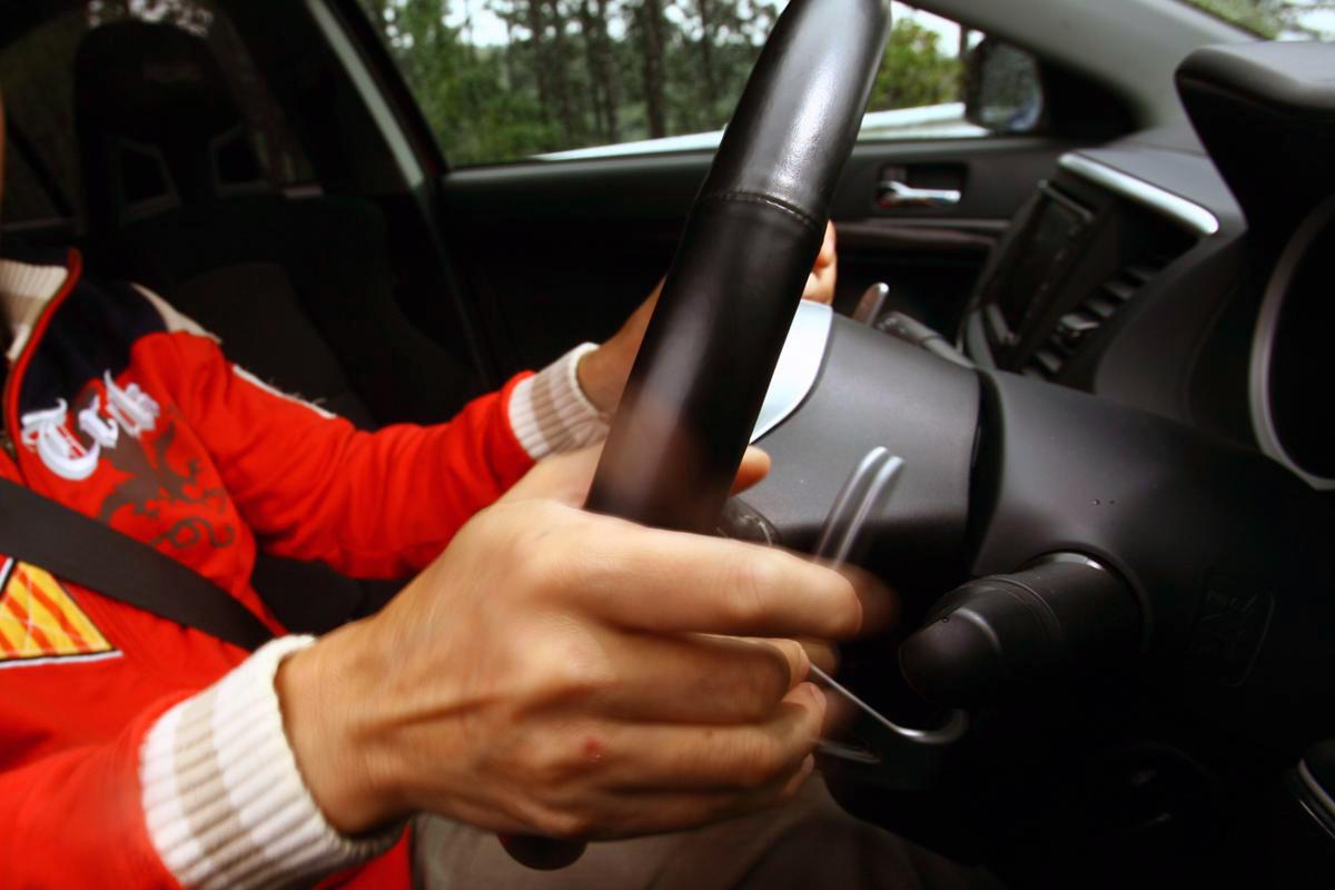 いまや軽自動車にも採用される パドルシフト 一緒に回る ステアリング側と 位置固定 のコラム側が混在するワケ 自動車情報 ニュース Web Cartop 2ページ目 いまや軽自動車にも採用される パドルシフト 一緒に回る ステアリング側と 位置固定 のコラム側が混在するワケ 自動車情報 ニュース Web Cartop 2ページ目