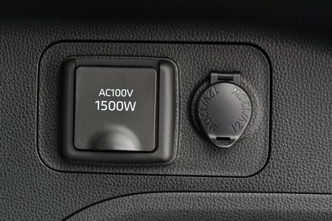 いまだにシガライターソケットが主流 クルマに Ac100v のコンセントが標準装備されないワケ 自動車情報 ニュース Web Cartop