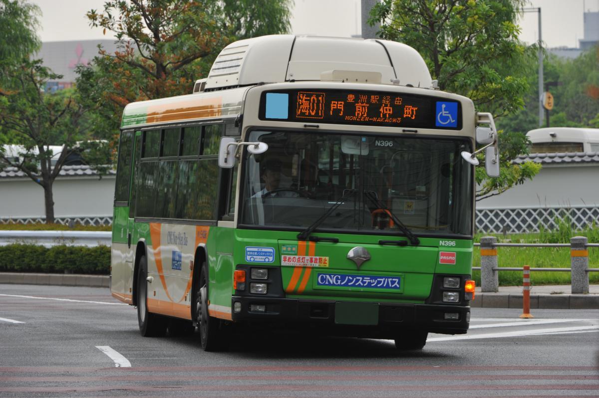 路線バスの走行シーン