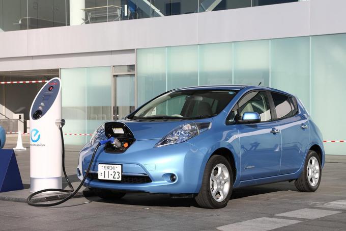 わずか１年後に「EV」の販売台数が「ハイブリッド車」を抜く！　驚きの予測の現実味と「特殊」な日本の事情