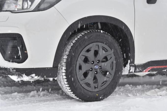 同じゴムの輪だけど夏タイヤと何が違う スタッドレスタイヤが雪や氷でグリップするワケ 自動車情報 ニュース Web Cartop