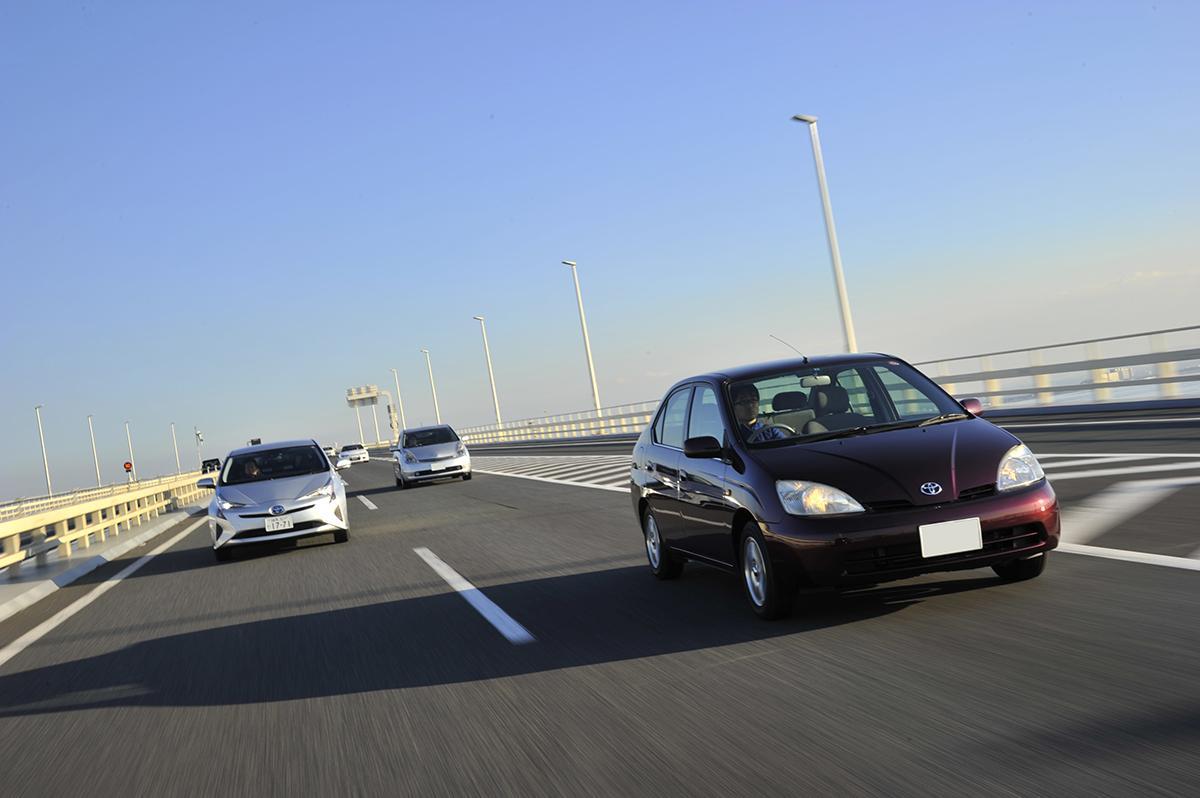 ハイブリッド車は巨大な駆動バッテリーを積むのに 12v補機バッテリー があがると動けなくなるワケ 自動車情報 ニュース Web Cartop 2ページ目 ハイブリッド車は巨大な駆動バッテリーを積むのに 12v補機バッテリー があがると動けなくなるワケ 自動車情報 ニュース Web Cartop 2ページ目