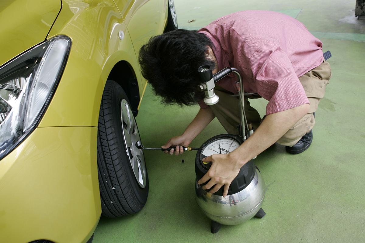 クルマのタイヤの空気充填は 自転車の空気入れ でも普通にできた 日常的にやっているライターが語る 自動車情報 ニュース Web Cartop