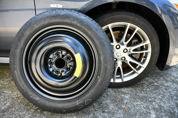国際的なルールで決まっていた！　応急用タイヤのホイールに「黄色」が使われるワケ