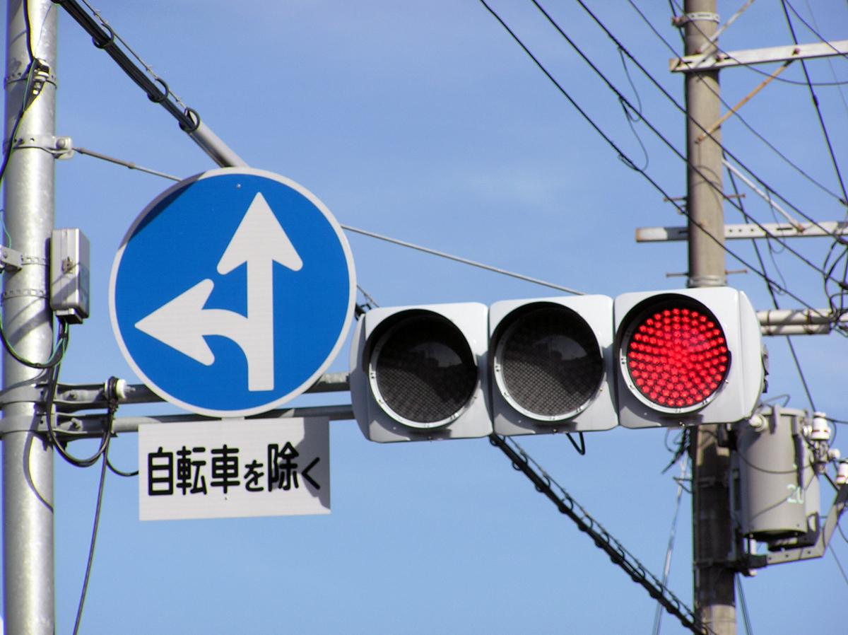 右折禁止 はわかるが 車両横断禁止 は 多くの人が忘れている 道路標識 の意味 自動車情報 ニュース Web Cartop