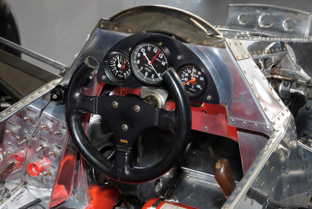 赤いエリア まで針が行くと壊れる クルマのタコメーターの レッドゾーン の意味とは 自動車情報 ニュース Web Cartop