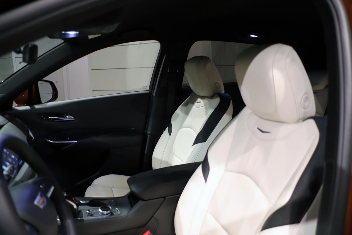 戦略的モデル２台が日本初上陸 キャデラック Xt4 と Ct5 の中身とは 自動車情報 ニュース Web Cartop