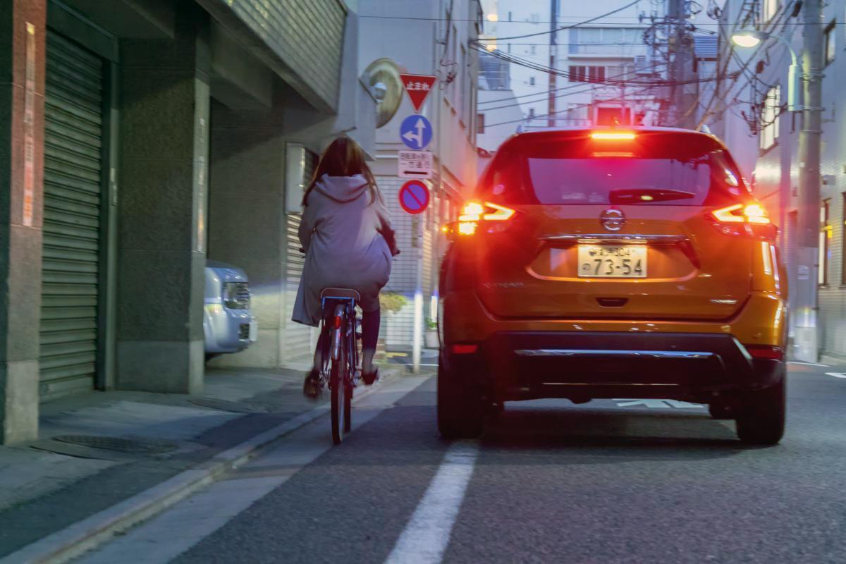 自転車を追い越すイメージ