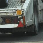 日本でリタイヤしたトラックが現役！ 左ハンドルに変えてまで ...