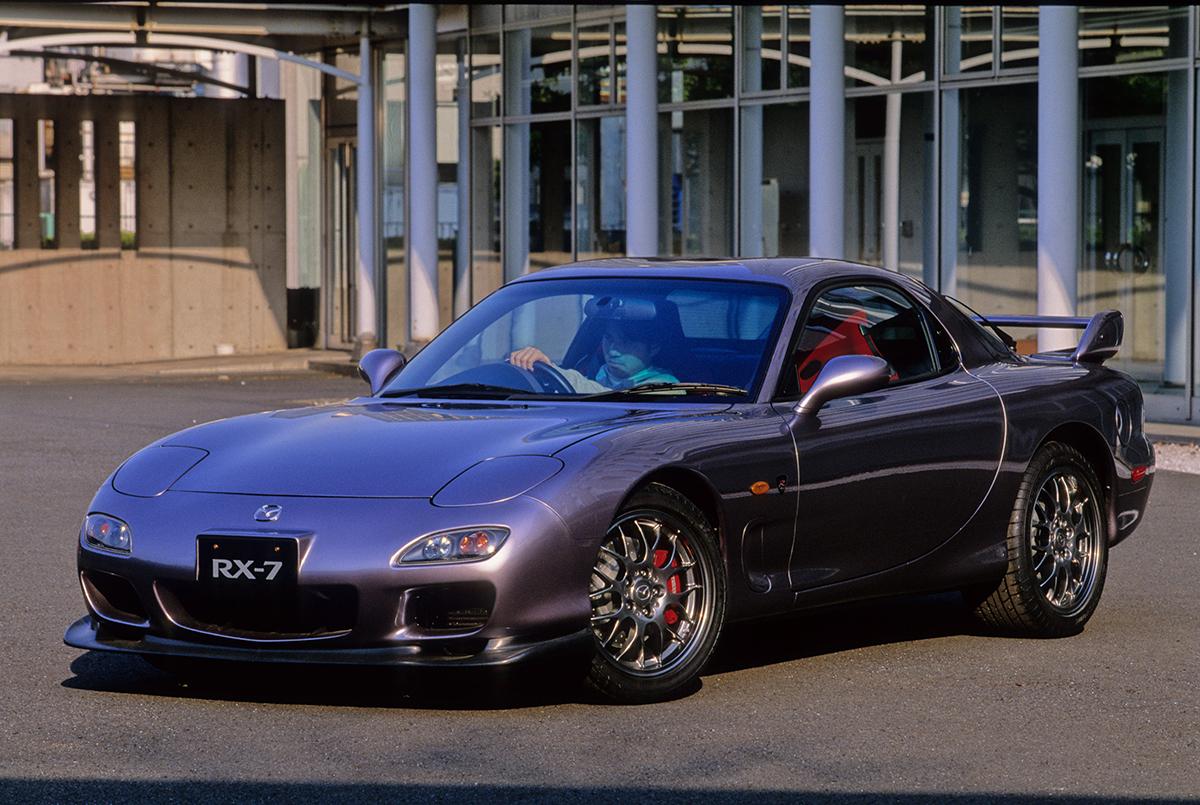 希少なロータリーエンジン搭載車 マツダrx 7 の魅力や中古車市場での人気ぶりとは Goo 自動車