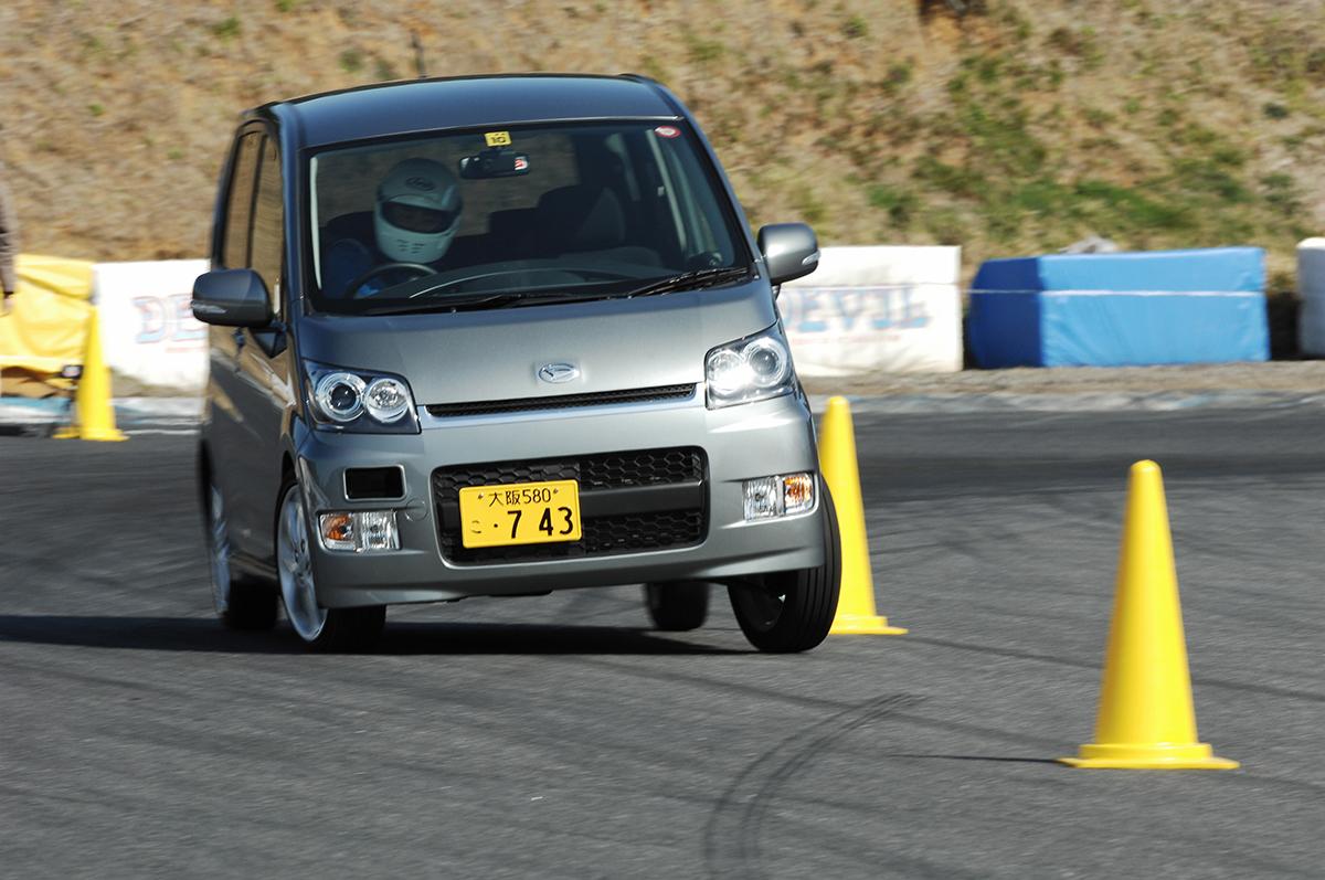 若者が8人乗りの軽自動車で起こした事故 運転技量以前に 事故って 当たり前の状況とは 自動車情報 ニュース Web Cartop 若者が8人乗りの軽自動車で起こした事故 運転技量以前に 事故って 当たり前の状況とは 自動車情報 ニュース Web Cartop