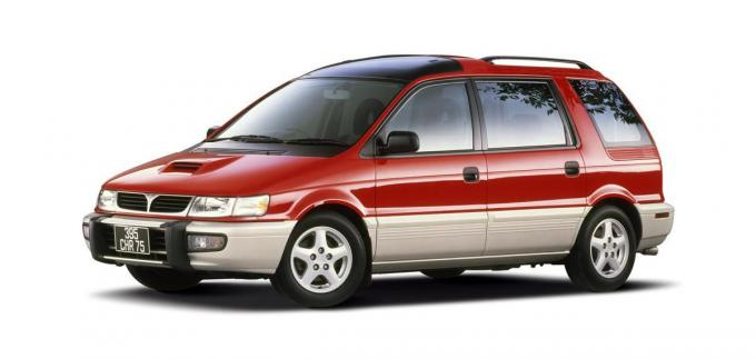 画像ギャラリー こんなクルマ出していいの 車格に見合わぬバケモノエンジンを搭載したクルマ７選 画像 自動車情報 ニュース Web Cartop