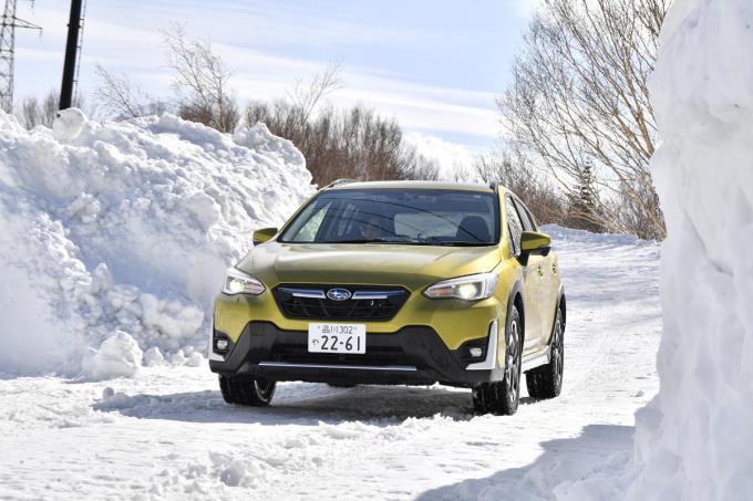 SUBARU XVの圧雪路走行シーン