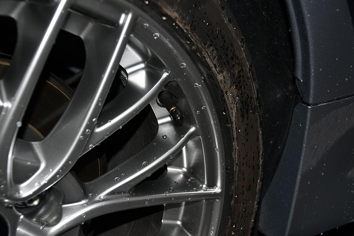 タイヤだけ変えてもダメ 見落としがちな エアバルブ 交換とその役目 自動車情報 ニュース Web Cartop タイヤだけ変えてもダメ 見落としがちな エアバルブ 交換とその役目 自動車情報 ニュース Web Cartop