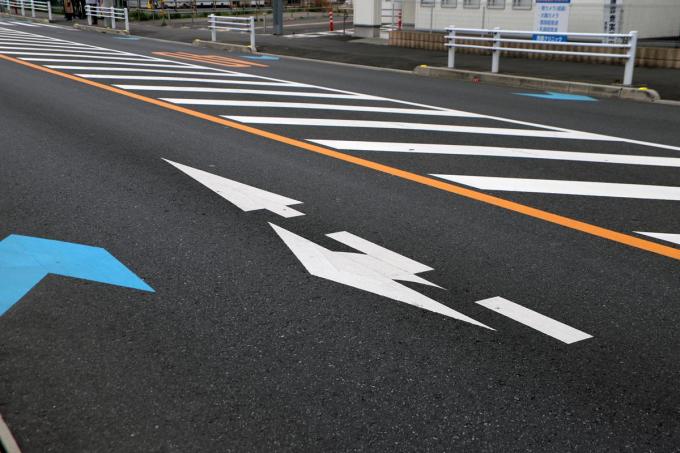 画像ギャラリー 道路に表示された 矢印 意外と知らない 実線 と 破線 の違いとは 画像4 自動車情報 ニュース Web Cartop 画像ギャラリー 道路に表示された 矢印 意外と知らない 実線 と 破線 の違いとは 画像4 自動車情報 ニュース Web Cartop