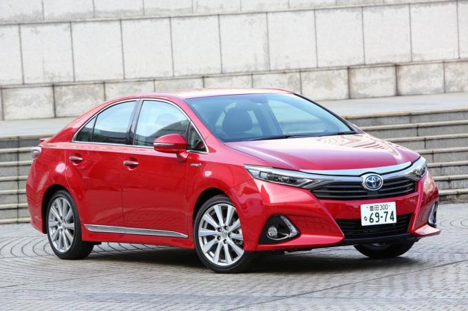 渾身のハイブリッド専用車！ トヨタSAIとレクサスHSはなぜ１代で消えた 