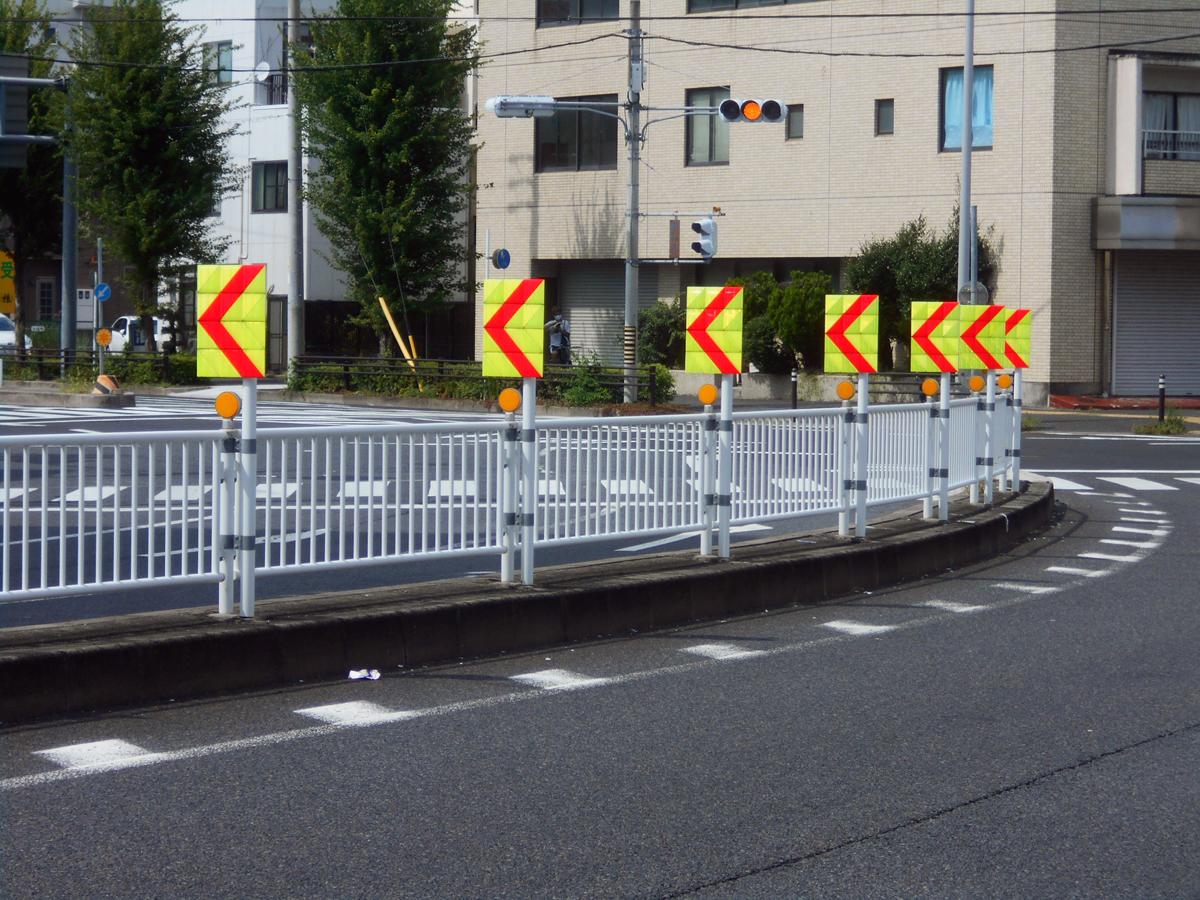 クルマのバンパー 標識 反射板はなぜ キラキラ 光るのか 自動車情報 ニュース Web Cartop