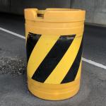 【画像】道路で見かける「ど派手なカラーの樽」！　名称すら知らない人多数の物体の「正体」とは 〜 画像2