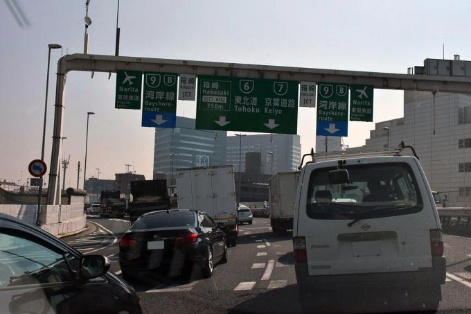 渋滞原因の多くは「道路」より「ドライバー」にあり! 発生場所と渋滞を発生させる運転とは