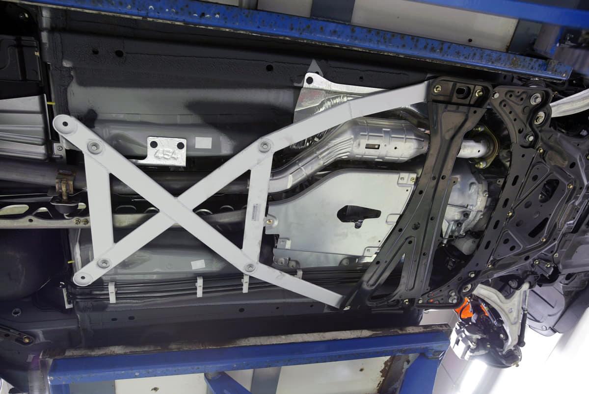 むやみやたらに付ければいいってもんじゃない 後付けタワーバーやブレースバーの 落とし穴 自動車情報 ニュース Web Cartop