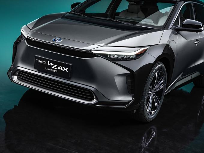 巨人トヨタがなぜ「中国メーカー」と組む？ EV新シリーズ「bZ」に「BYD 