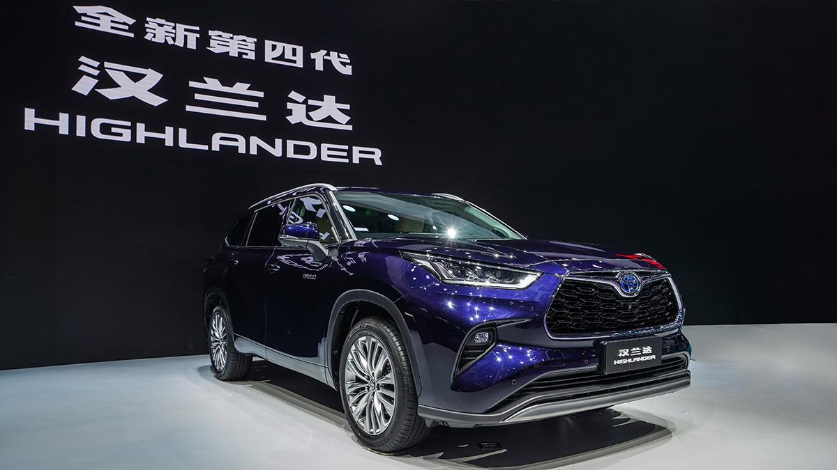 ザ・日本車の「クラウン」！ 中国・アメリカ・ロシアに中東など海の 